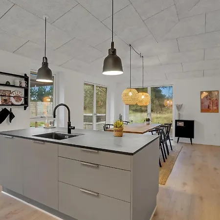 Amazing In Rm With 4 Bedrooms And Wifi