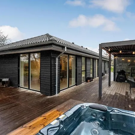 Amazing In Rm With 4 Bedrooms And Wifi Rømø Kirkeby