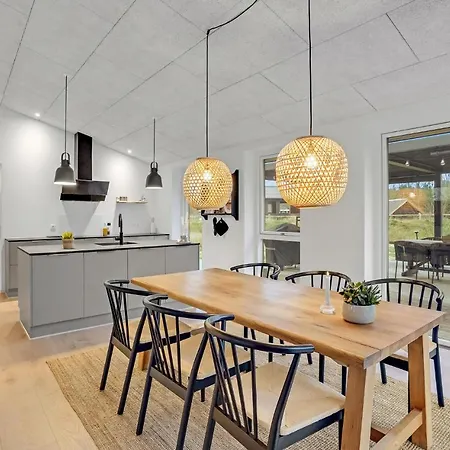 Amazing In Rm With 4 Bedrooms And Wifi *